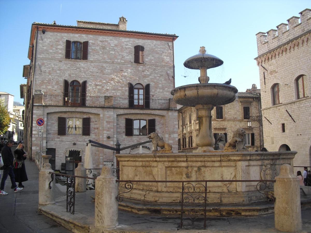 Ogni Finestra E Un Quadro - Appartamento Ad Assisi Luaran gambar
